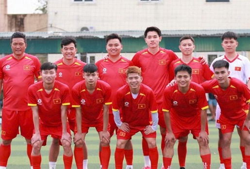 Đình Bắc ghi 4 bàn và ủng hộ 60 triệu ở quê nhà