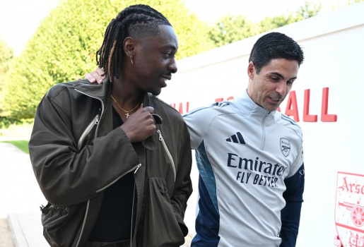 Eze lên tiếng bảo vệ Arteta giữa bão chỉ trích