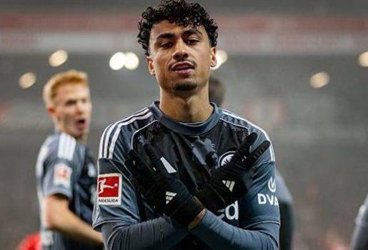 Man United và Arsenal cùng tranh mua Nathaniel Brown