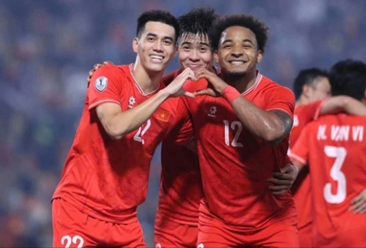 Việt Nam áp sát top 100 FIFA nhờ vụ kiện Malaysia