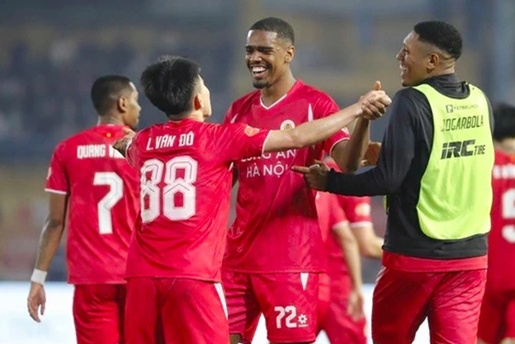 Công an Hà Nội như mãnh hổ trút giận tại V.League