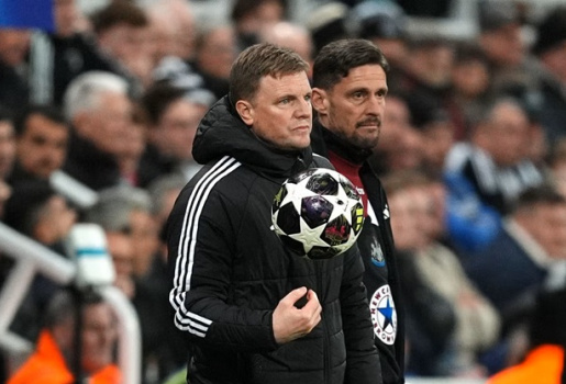Howe khẳng định Newcastle không ngán Barca hay Chelsea