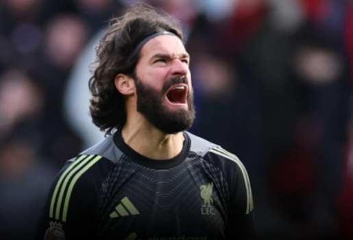 Juventus nhắm Alisson và Vicario cho cuộc cách mạng khung gỗ