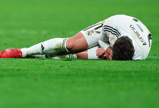 Asencio nhập viện bằng xe cứu thương sau trận thắng của Real