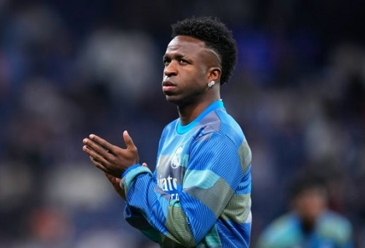 Được CĐV tiếp sức, Vinicius lập công loại Benfica