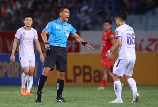 V-League nhờ cậy trọng tài ngoại ở trận derby Hà Nội nảy lửa