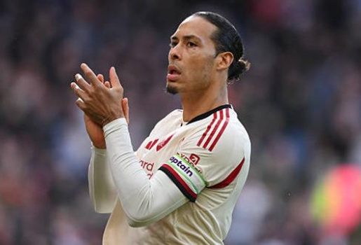 Van Dijk yêu cầu Liverpool giữ sự khiêm tốn tại Ngoại hạng Anh