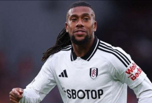 Người cũ Arsenal đẩy Tottenham sát cửa xuống hạng