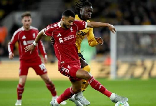Gerrard chê hàng công Liverpool vô hại sau trận thua Wolves