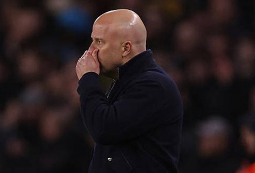 Arne Slot cay đắng vì Liverpool gục ngã ở phút bù giờ trước Wolves