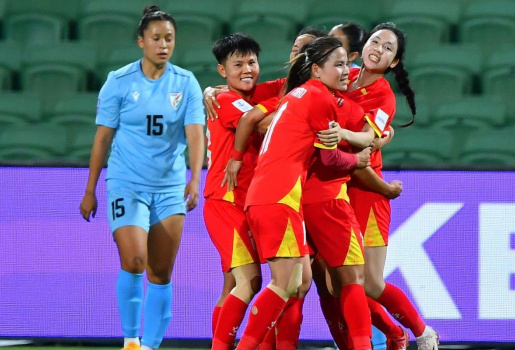 Vạn Sự chói sáng, ĐT nữ Việt Nam hạ Ấn Độ phút bù giờ