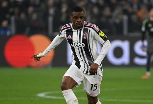 Liverpool đấu MU giành hậu vệ Pierre Kalulu