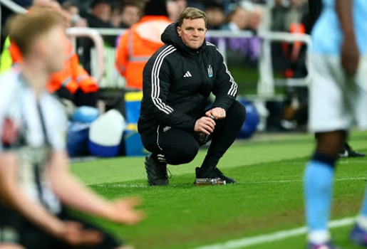 Eddie Howe thừa nhận Newcastle kiệt sức trước sức mạnh của Man City