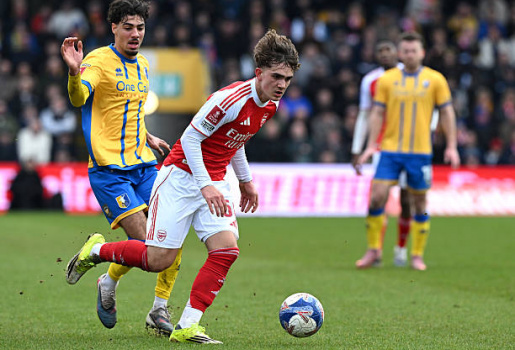 Kỷ lục của Walcott lung lay trước thần đồng Max Dowman