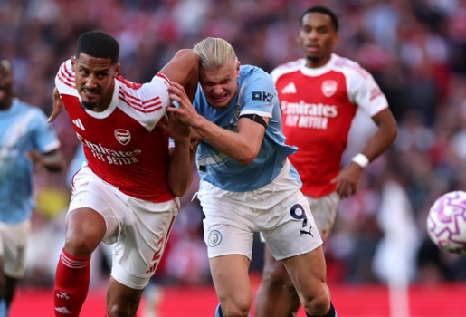 Arsenal và Man City đua tranh cho cú ăn bốn vô tiền khoáng hậu