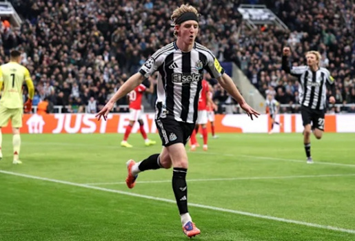 Canh bạc dâng cao của Barca sẽ trả giá đắt trước Anthony Gordon