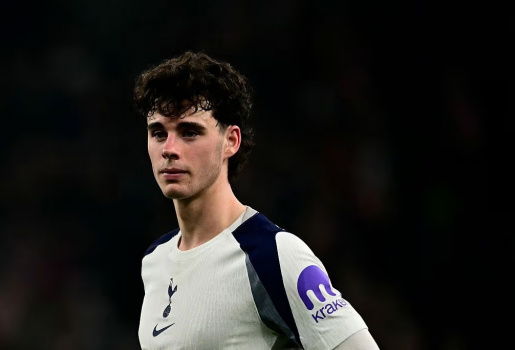 Archie Gray ở lại, Tottenham quyết tranh Mateus Mane