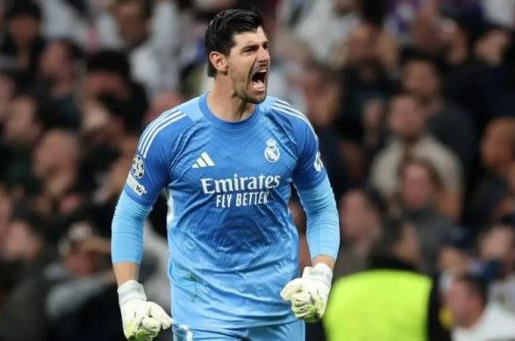Pha phát bóng thần sầu giúp Courtois đi vào lịch sử Cúp C1