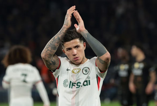 Enzo trút giận lên Jorgensen khi Chelsea thua thảm PSG
