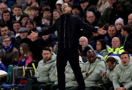 Liam Rosenior chỉ trích hàng thủ Chelsea sau trận thua Newcastle