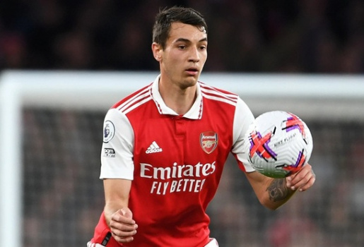 Vụ Kiwior tố cáo nghệ thuật bán người kém của Arsenal