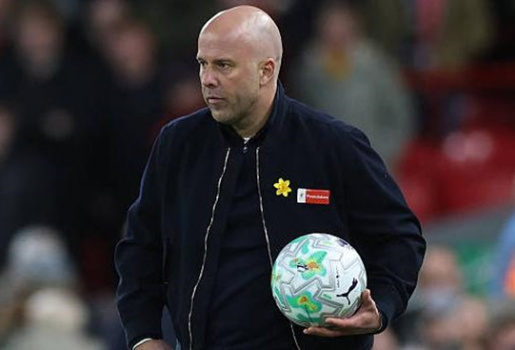 Thái độ rệu rã và Slot-ball bế tắc đang tàn phá Liverpool