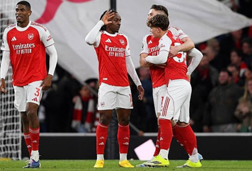 Arsenal rũ bỏ ám ảnh 22 năm để vô địch Ngoại hạng Anh