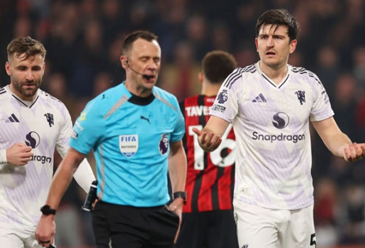 Maguire có quyền giận dữ vì tiêu chuẩn kép của VAR