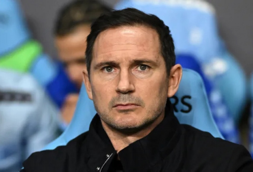 Chelsea thảm bại, Nicky Butt khuyên gọi lại Lampard