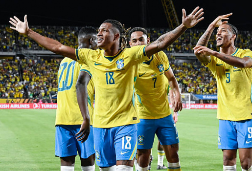 Brazil hạ Croatia sau 10 phút cuối điên rồ