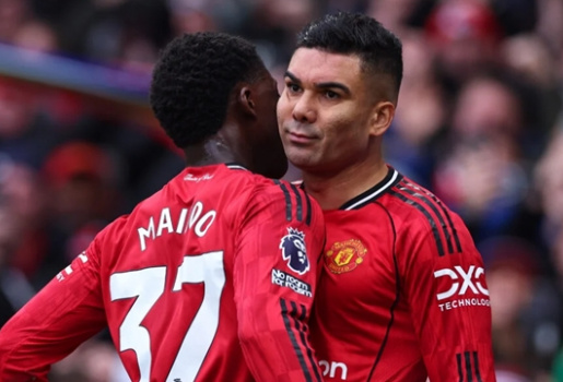 Casemiro xúc động vì tình cảm của người hâm mộ Man Utd