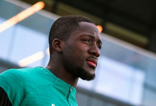 Konate đòi tăng lương, Liverpool đối mặt nguy cơ mất trắng