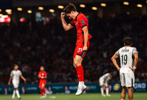 Trở về từ châu Âu, sao trẻ hóa người hùng Singapore