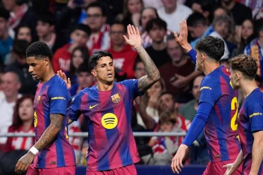 Flick chưa vội bàn tương lai của Lewandowski và Rashford