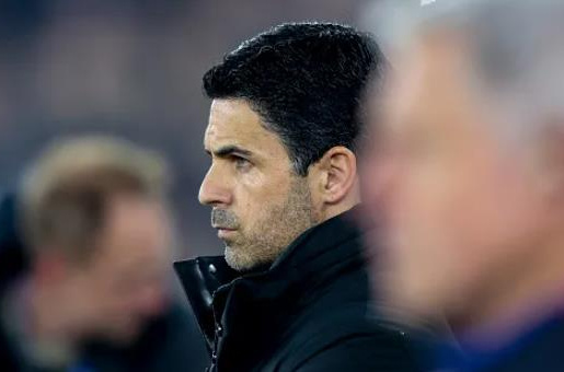 Gary Lineker chỉ ra dấu hiệu hoảng loạn của Mikel Arteta