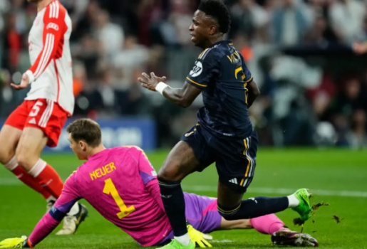 Mbappe, Vinicius tìm kẽ hở nơi bàn chân đất sét của Bayern