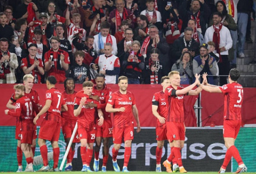 Hạ Celta Vigo 3-0, Freiburg đặt 1 chân vào bán kết