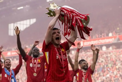 Andy Robertson rời Liverpool sau hành trình vĩ đại từ Hull City