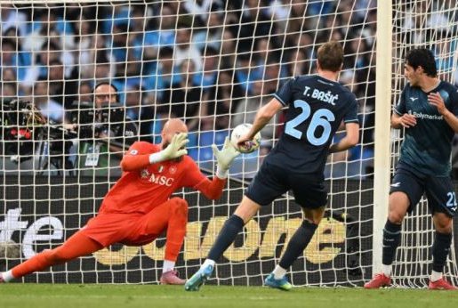 Thua đau Lazio, Napoli lỡ cơ hội bứt phá trong cuộc đua top 4