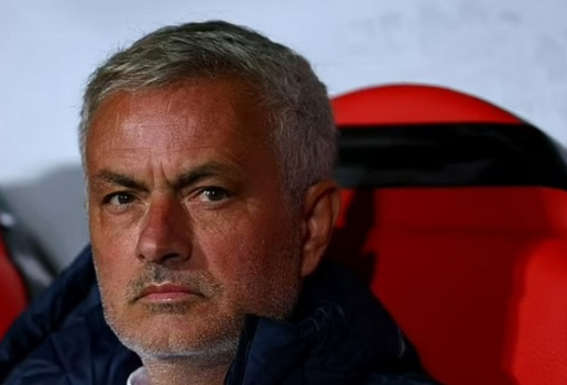 Mourinho bất bại 30 trận vẫn nguy cơ mất vé Champions League