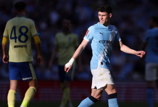 Man City hạ Southampton, Pep Guardiola bảo vệ Phil Foden
