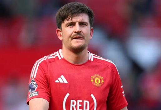 Man Utd tạm thay đổi logo áo đấu trong trận gặp Brentford