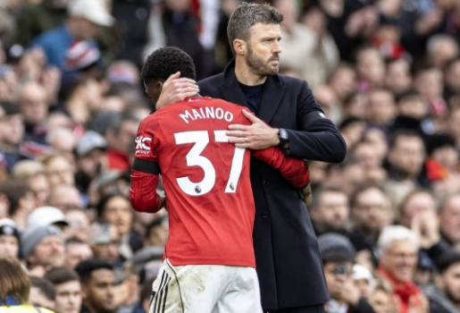 Carrick ẩn ý chỉ trích Amorim về cách đối xử với Mainoo