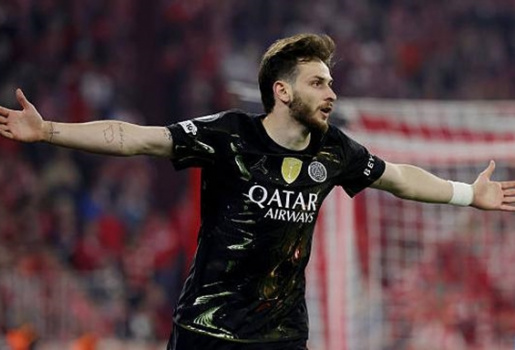 Kvaratskhelia e ngại Arsenal dù vừa hạ Bayern
