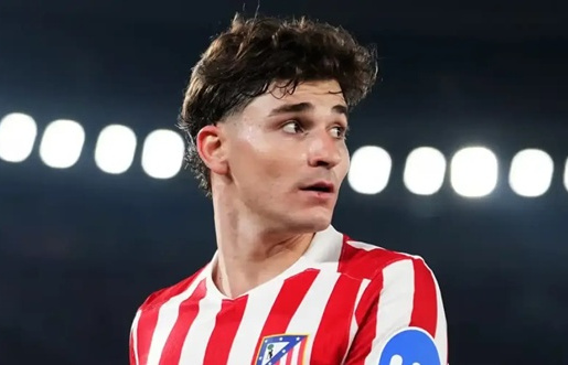 Barca ép lương Lewandowski để dọn đường đón Julian Alvarez