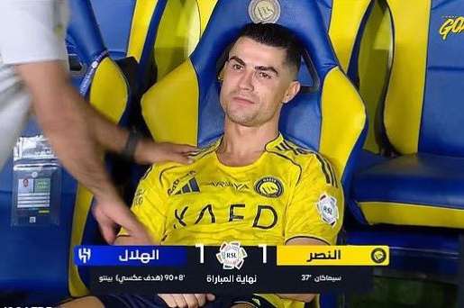 Ronaldo thẫn thờ khi Al-Nassr đánh rơi chiến thắng phút 98