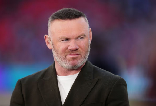 Cản cú sút của Pickford, Rooney nguy cơ lên bàn mổ