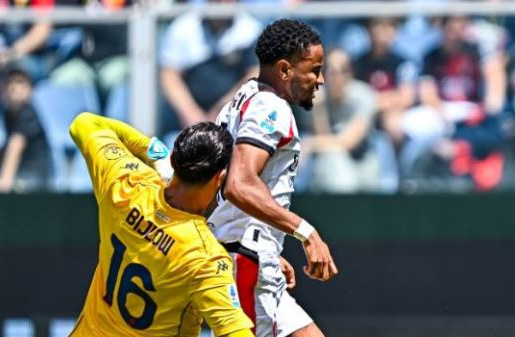 Hạ Genoa 2-1, Milan sáng cửa dự Champions League