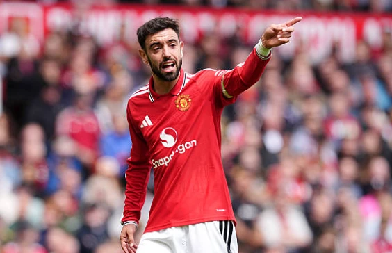 Bruno Fernandes xúc động khi cán mốc 20 kiến tạo