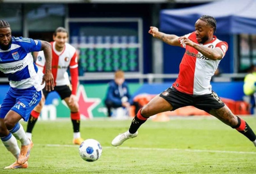 Van Persie khẳng định Sterling xứng đáng được tôn trọng hơn